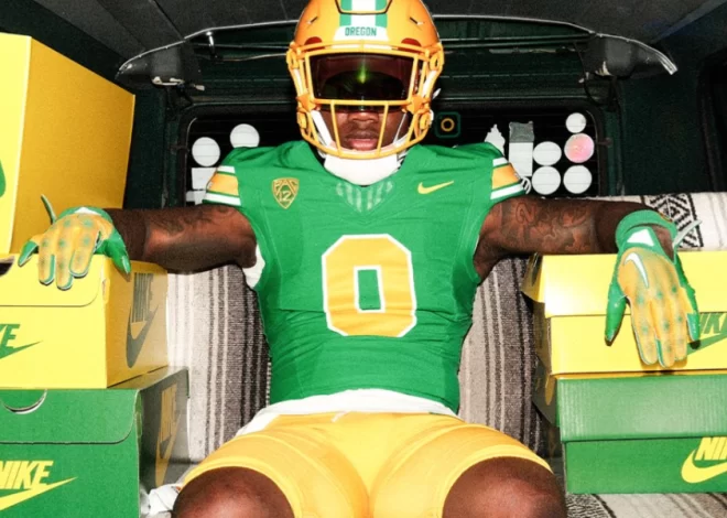 Oregon Brings Back Retro Uniform Combination for Washington State