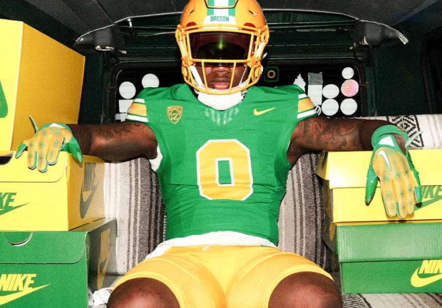 Oregon Brings Back Retro Uniform Combination for Washington State